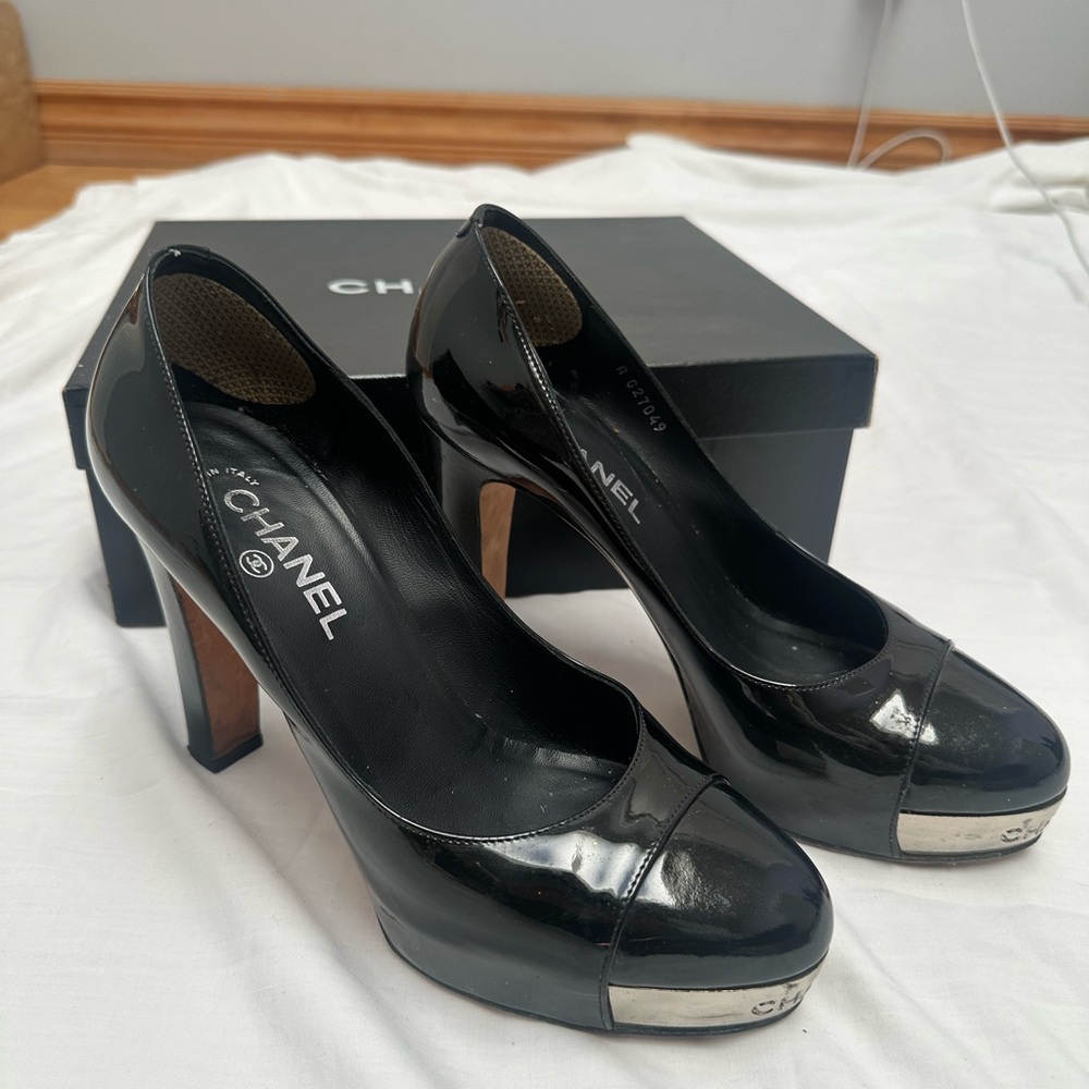 CHANEL Glossy Black Heels with Silver Toe Cap